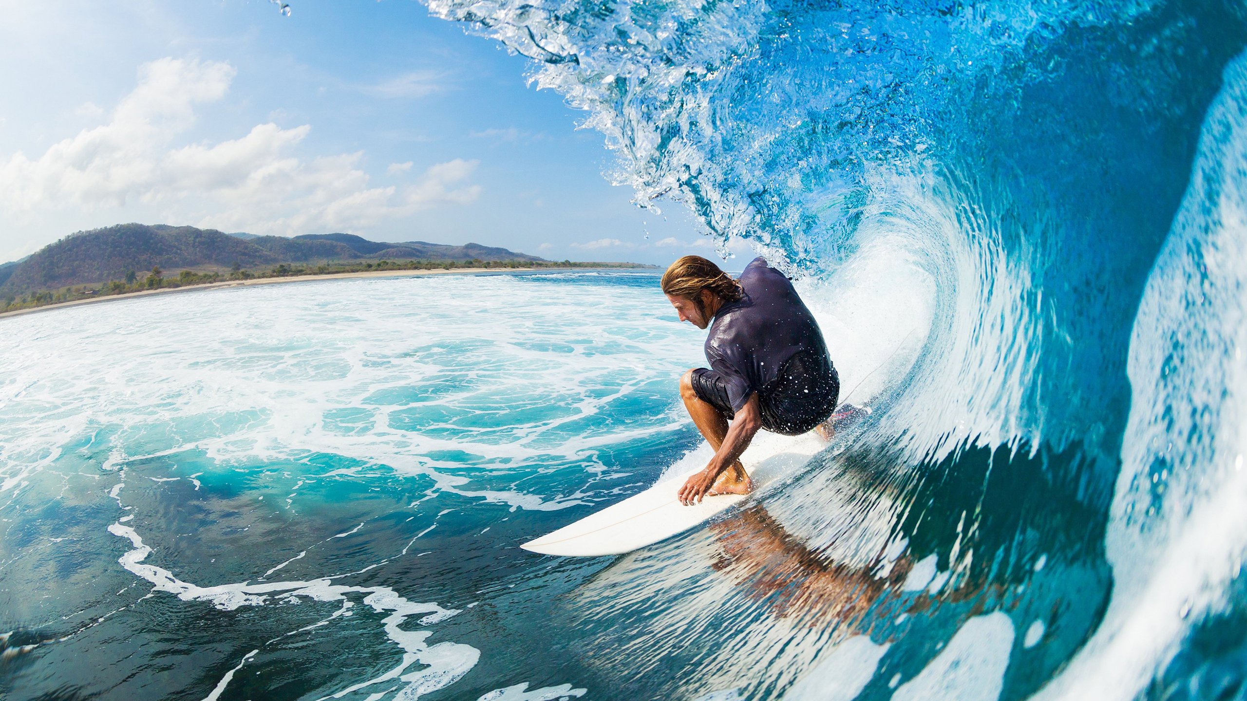 特色天空绳索攀爬,勇者在悬崖间飞跃