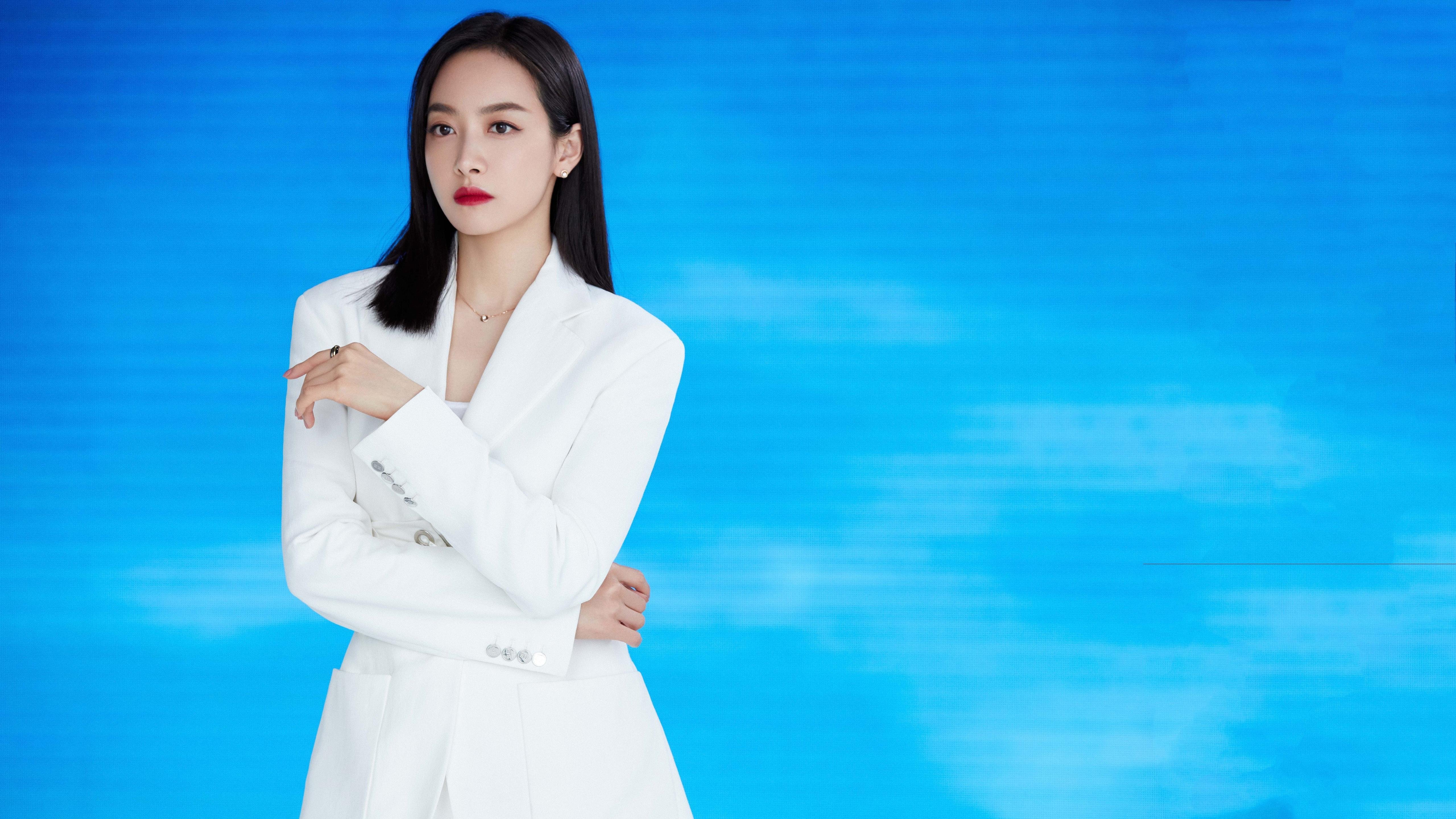 足球文创市集在球迷广场盛大开幕，足球文创产品