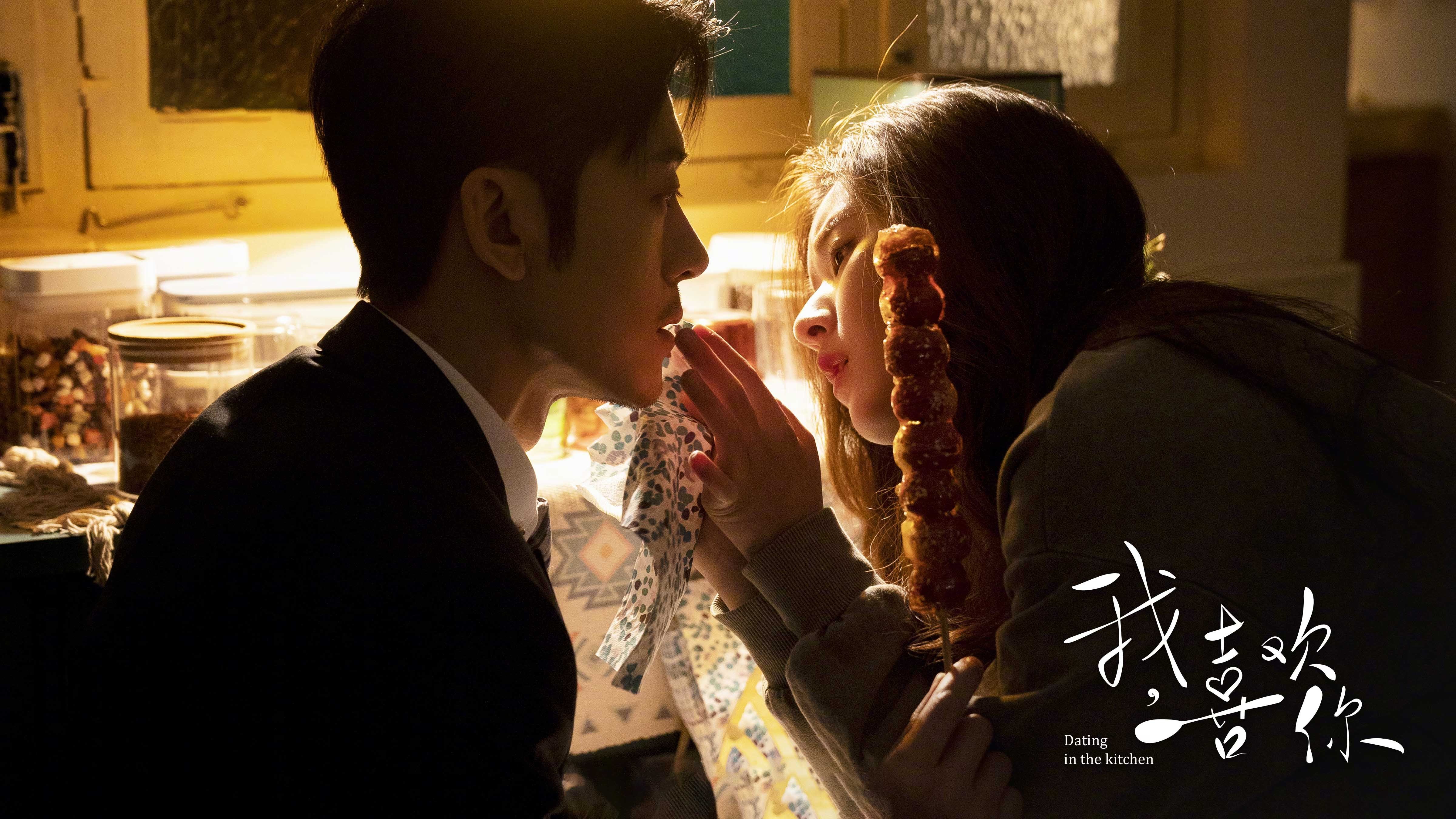 国家攀岩队训练注重动作连贯与节奏掌控,攀岩专项训练