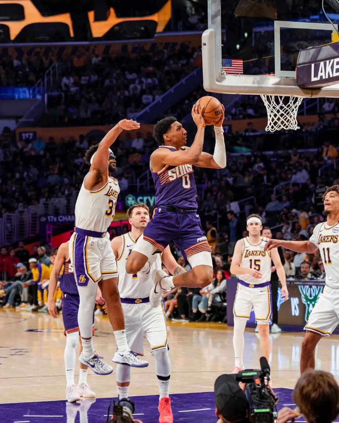 乐鱼体育：湖人队新赛季：比斯利能否成为稳定的外线火力点，为球队提供更多进攻选择？的简单介绍